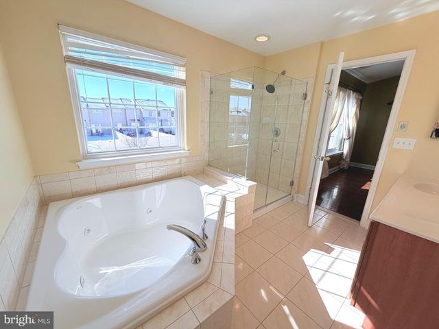 26 GLACIER DR, Berlin, NJ 08009