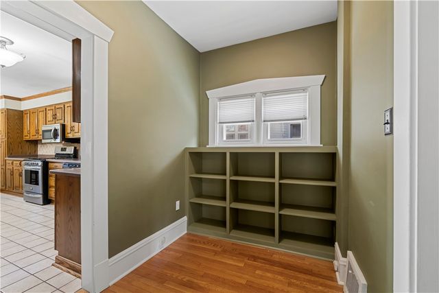 935 Alcoma St, Sharon, PA 16146