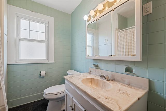 935 Alcoma St, Sharon, PA 16146