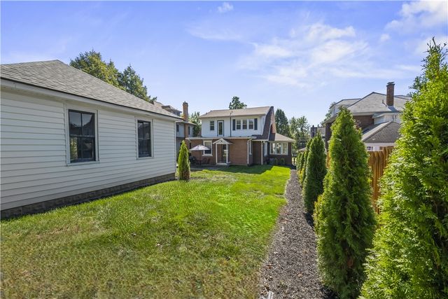 935 Alcoma St, Sharon, PA 16146