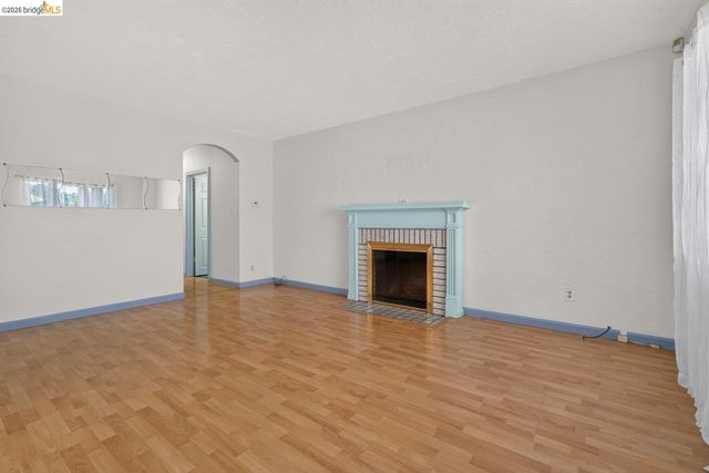 1058 Kains Ave, Albany, CA 94706