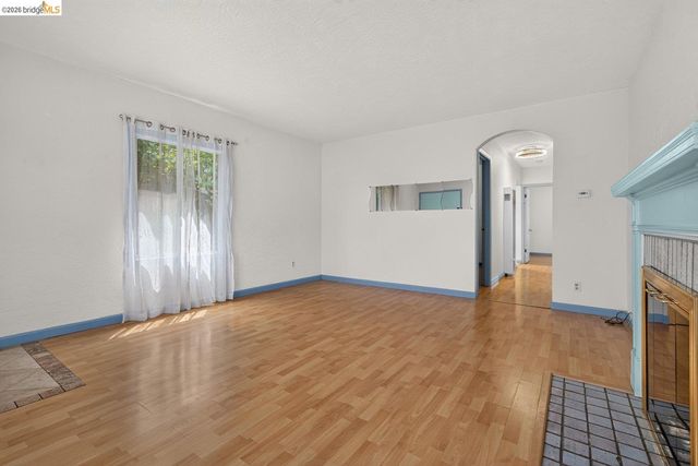 1058 Kains Ave, Albany, CA 94706
