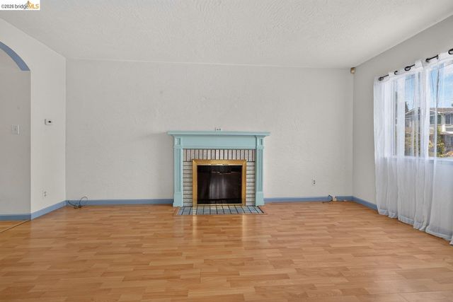 1058 Kains Ave, Albany, CA 94706