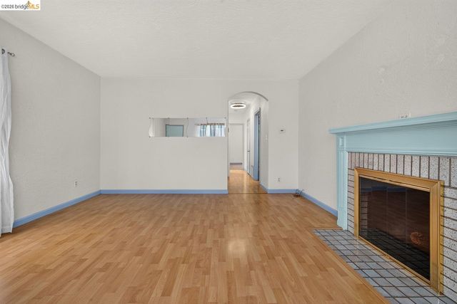 1058 Kains Ave, Albany, CA 94706