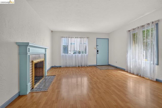 1058 Kains Ave, Albany, CA 94706