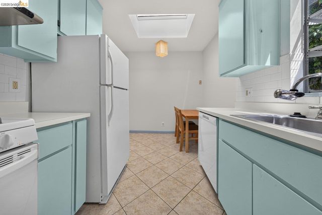 1058 Kains Ave, Albany, CA 94706