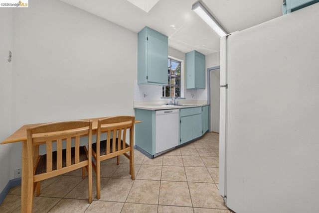 1058 Kains Ave, Albany, CA 94706