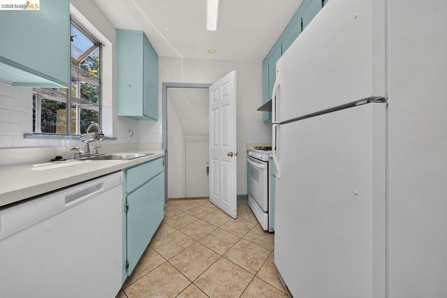 1058 Kains Ave, Albany, CA 94706