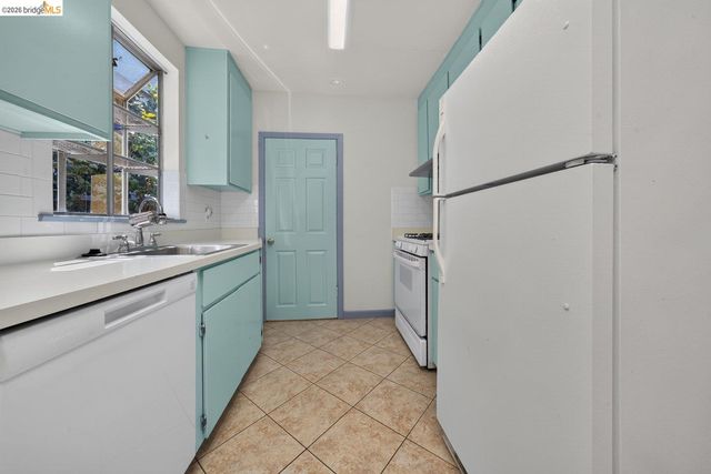 1058 Kains Ave, Albany, CA 94706