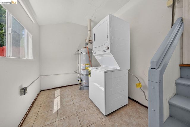1058 Kains Ave, Albany, CA 94706