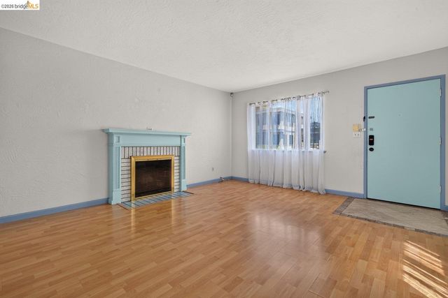 1058 Kains Ave, Albany, CA 94706
