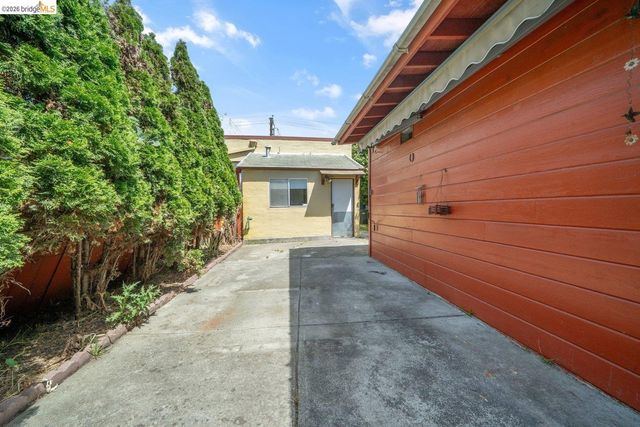 1058 Kains Ave, Albany, CA 94706