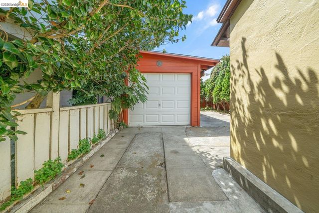 1058 Kains Ave, Albany, CA 94706