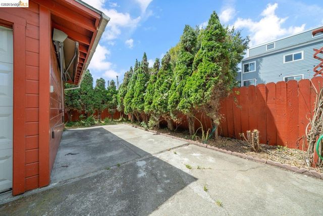 1058 Kains Ave, Albany, CA 94706