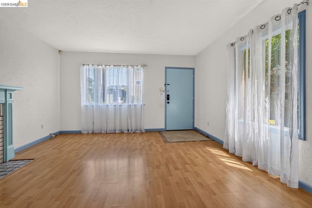 1058 Kains Ave, Albany, CA 94706