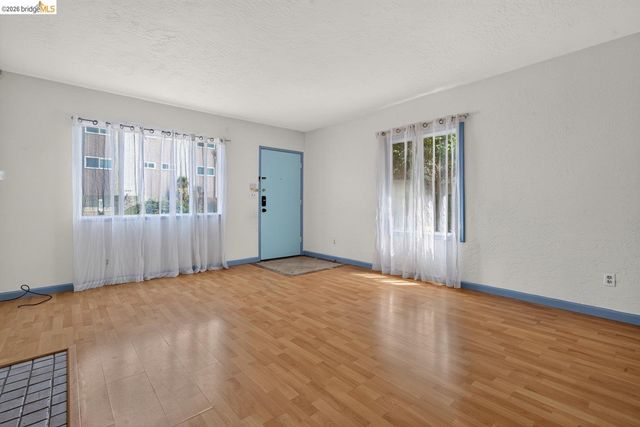 1058 Kains Ave, Albany, CA 94706