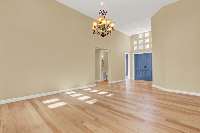 10 Martinique Cove, Palm Beach Gardens, FL 33418