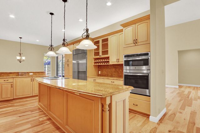 10 Martinique Cove, Palm Beach Gardens, FL 33418