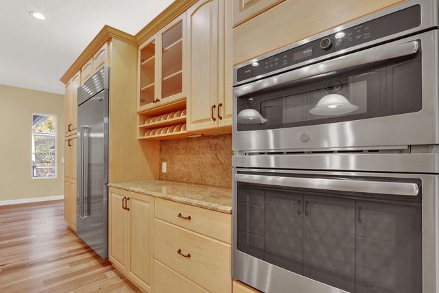 10 Martinique Cove, Palm Beach Gardens, FL 33418