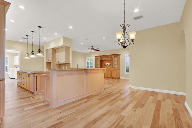 10 Martinique Cove, Palm Beach Gardens, FL 33418