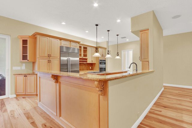 10 Martinique Cove, Palm Beach Gardens, FL 33418