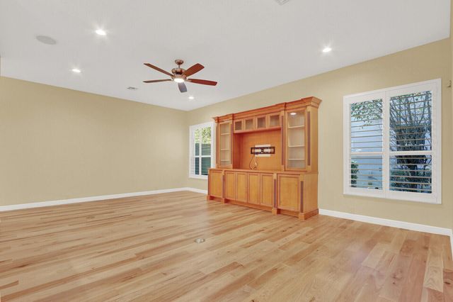 10 Martinique Cove, Palm Beach Gardens, FL 33418