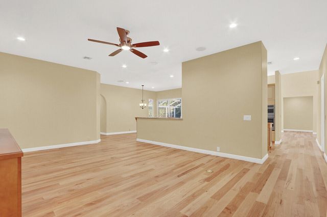 10 Martinique Cove, Palm Beach Gardens, FL 33418