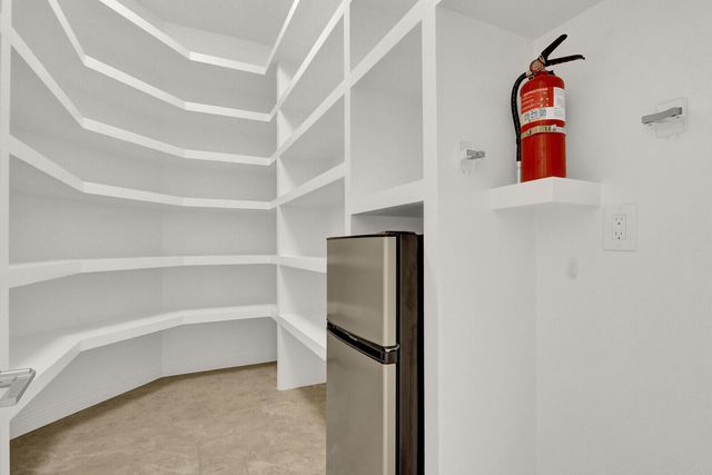 10 Martinique Cove, Palm Beach Gardens, FL 33418