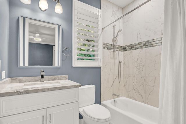 10 Martinique Cove, Palm Beach Gardens, FL 33418