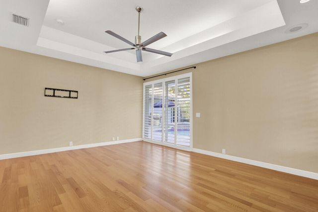 10 Martinique Cove, Palm Beach Gardens, FL 33418