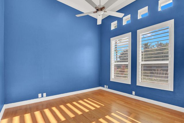 10 Martinique Cove, Palm Beach Gardens, FL 33418