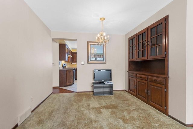 1444 Hazelwood DRIVE, Manitowoc, WI 54220