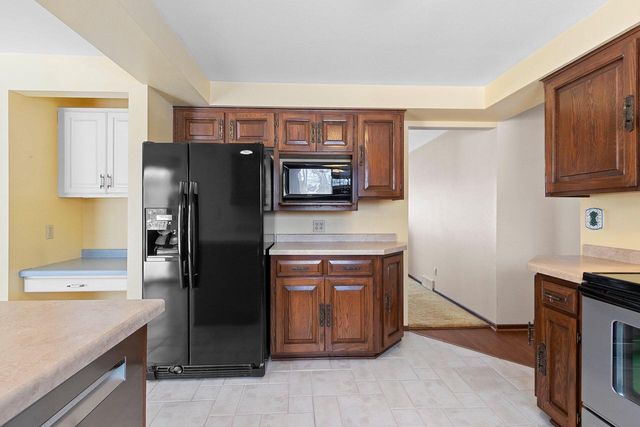 1444 Hazelwood DRIVE, Manitowoc, WI 54220