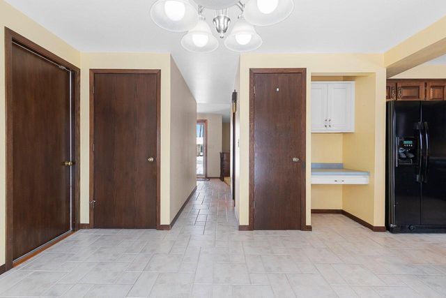 1444 Hazelwood DRIVE, Manitowoc, WI 54220