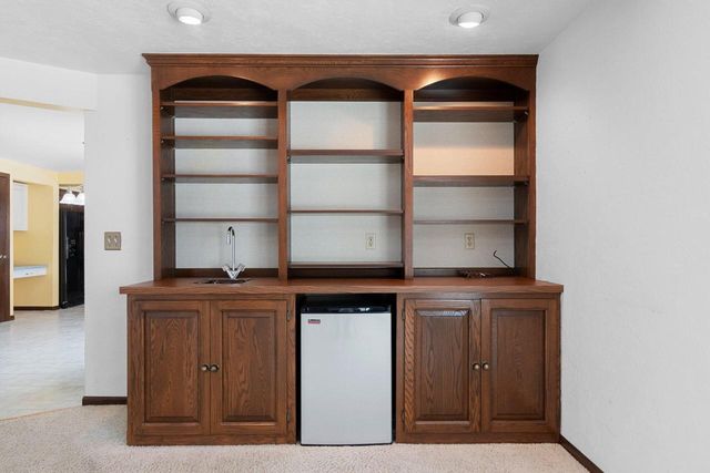 1444 Hazelwood DRIVE, Manitowoc, WI 54220