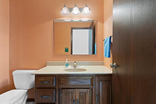 1444 Hazelwood DRIVE, Manitowoc, WI 54220