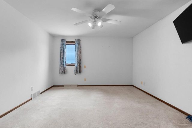 1444 Hazelwood DRIVE, Manitowoc, WI 54220