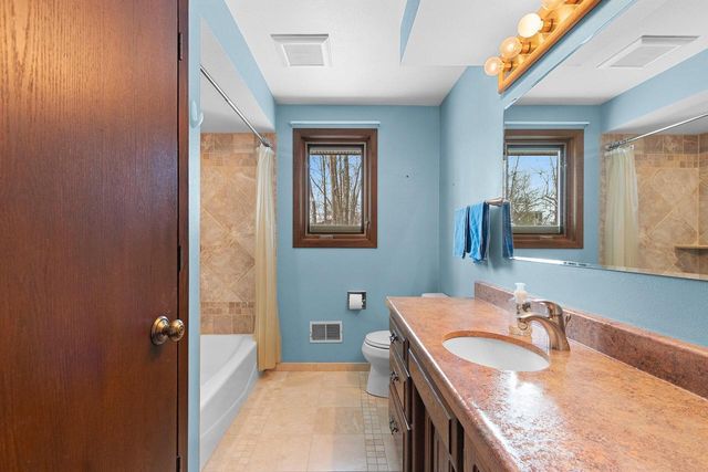 1444 Hazelwood DRIVE, Manitowoc, WI 54220