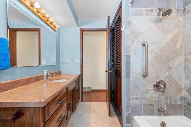 1444 Hazelwood DRIVE, Manitowoc, WI 54220