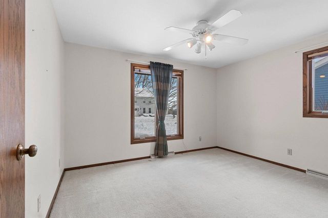 1444 Hazelwood DRIVE, Manitowoc, WI 54220