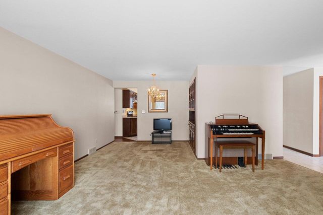 1444 Hazelwood DRIVE, Manitowoc, WI 54220