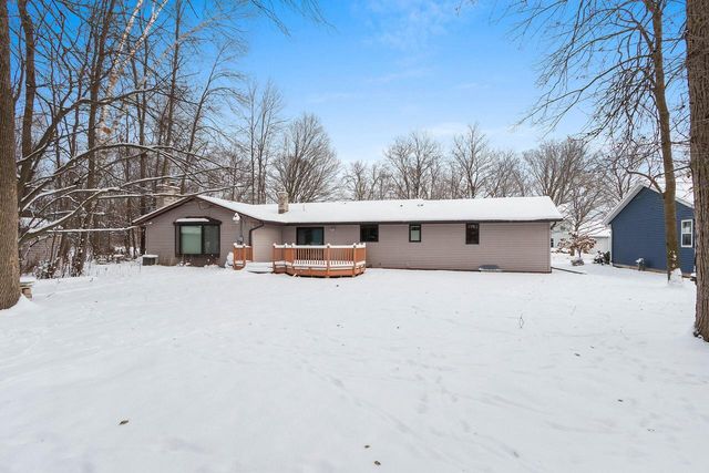 1444 Hazelwood DRIVE, Manitowoc, WI 54220