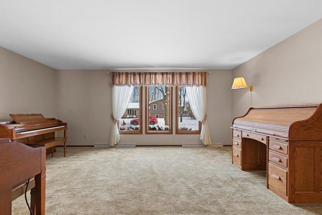 1444 Hazelwood DRIVE, Manitowoc, WI 54220