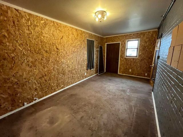 3302 Rockingham Rd Road, Davenport, IA 52802