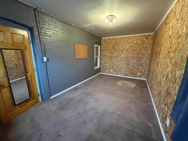 3302 Rockingham Rd Road, Davenport, IA 52802