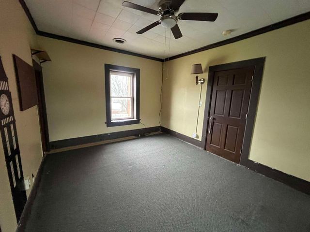 3302 Rockingham Rd Road, Davenport, IA 52802