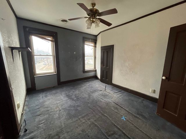 3302 Rockingham Rd Road, Davenport, IA 52802