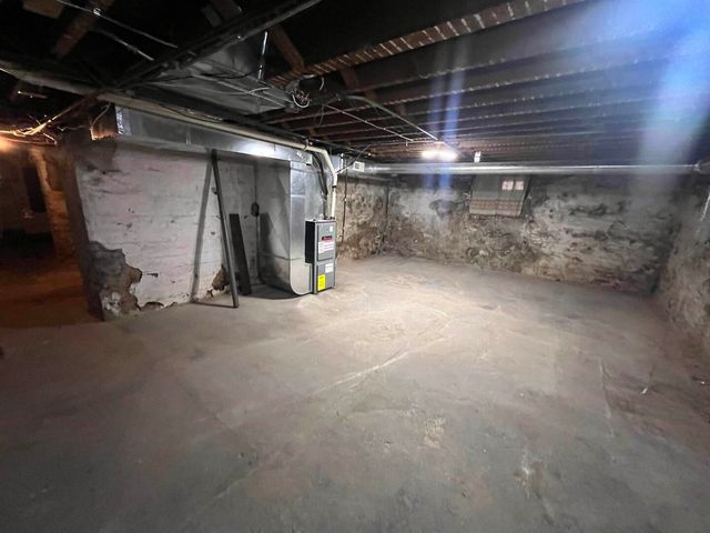 3302 Rockingham Rd Road, Davenport, IA 52802