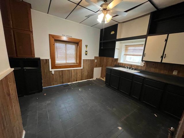 3302 Rockingham Rd Road, Davenport, IA 52802