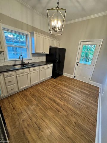 924 Dillard Street, Greensboro, NC 27403